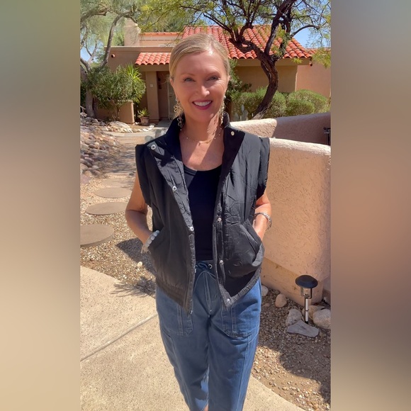 NWT BLACK SNAP UP PUFFER VEST JACKET-S - Picture 3 of 16